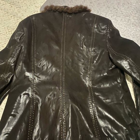 Women’s fur and leather coat - Picture 7 of 8